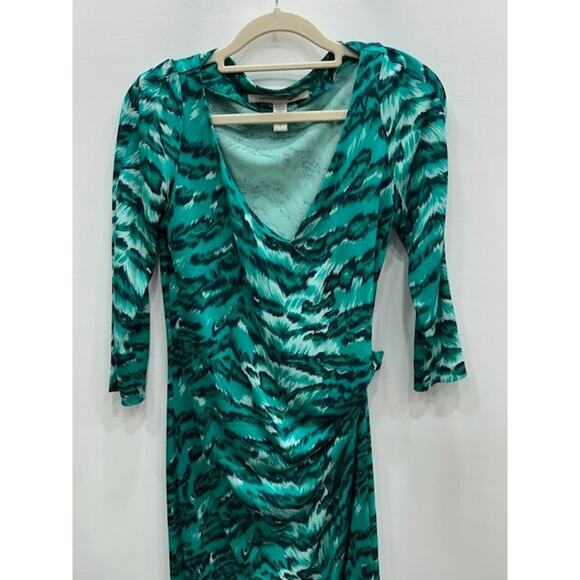Diane Von Furstenberg Women's Oletta Tiger Faux Wrap Dress Green Black Size 2 - Picture 3 of 12